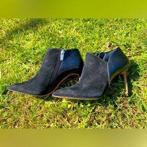 VINCE CAMUTO Avelinsa Asymmetric Pointed Toe Bootie